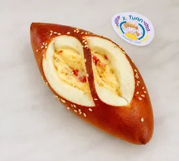 guava chesse pretzel bread